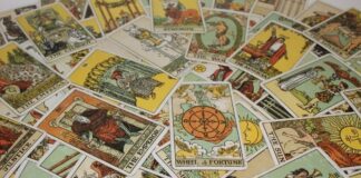 How many cards are in a tarot deck